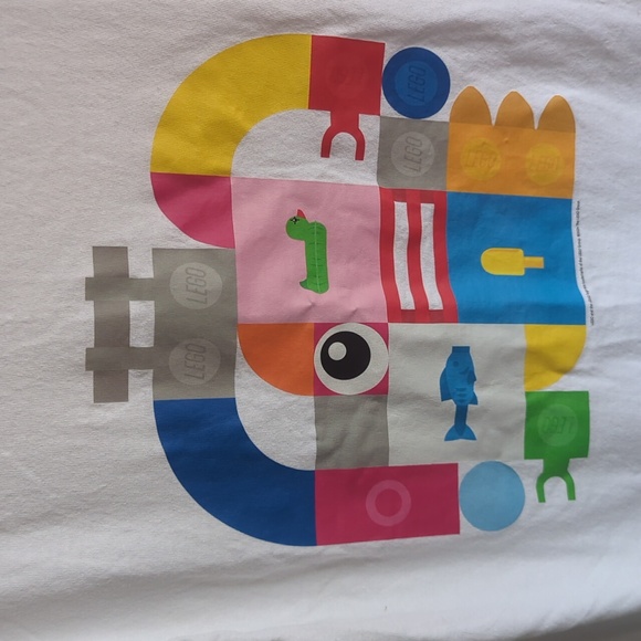 Lego | Gildan. Women's Logoed T-shirt. Size Small. - Picture 4 of 8